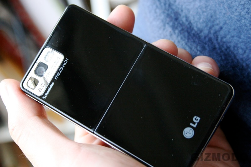 Illustration for article titled Settling this iPhone vs. LG Prada Nonsense